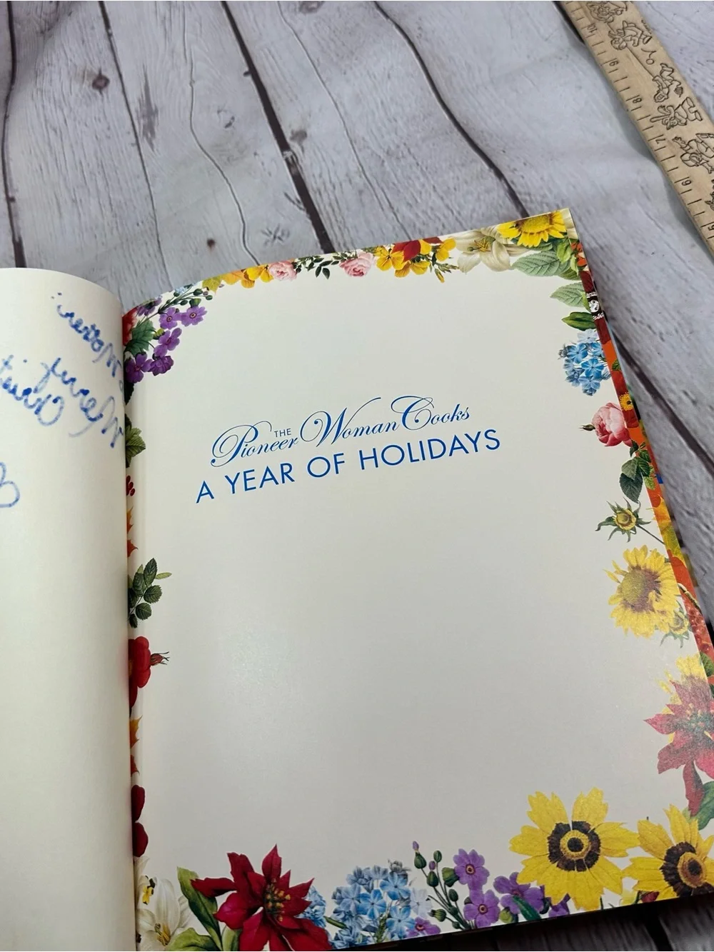 The Pioneer Woman cooks A Year of Holidays Cookbook hardcover ree drummond